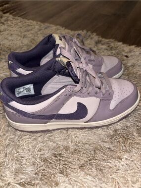 Nike dunk low- girls size 7Y
